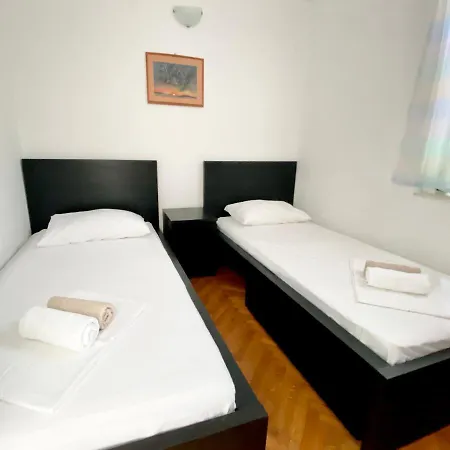Vila Lucija *