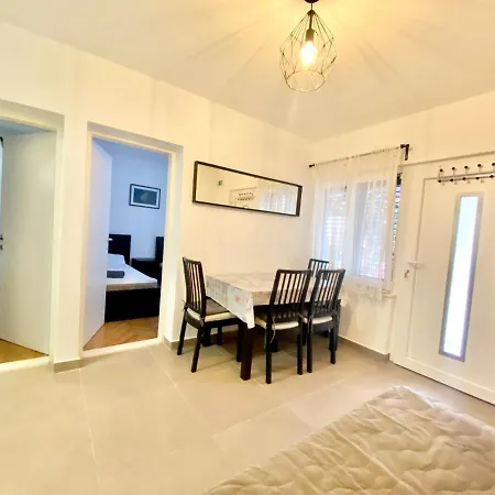 Vila Lucija *